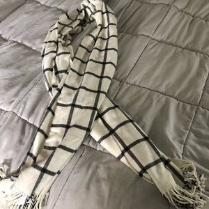 Women’s scarf